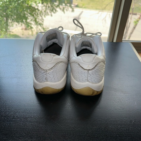 Mens Jordan’s 11 retro low premium frost white size 9.5 y - Picture 2 of 4